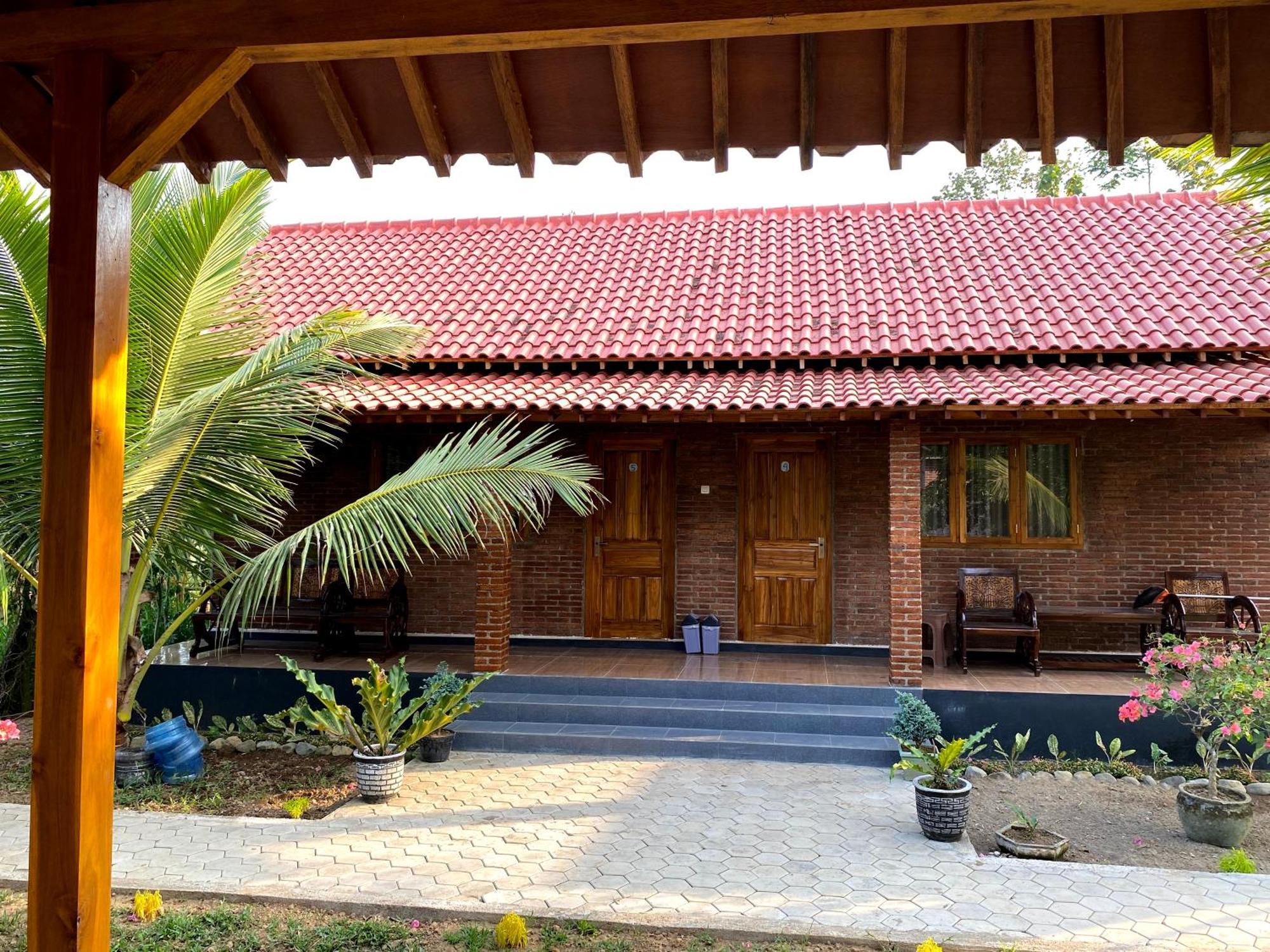 Adventure Turtle Homestay Meru Betiri Sarungan Ngoại thất bức ảnh